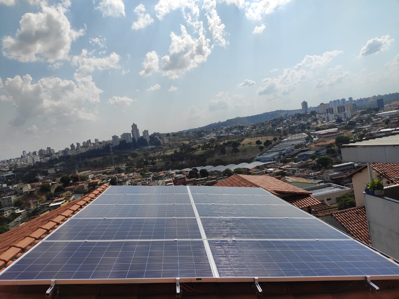 Energia Solar Residencial. Sistema de 5,4 kWp, com 10 módulos