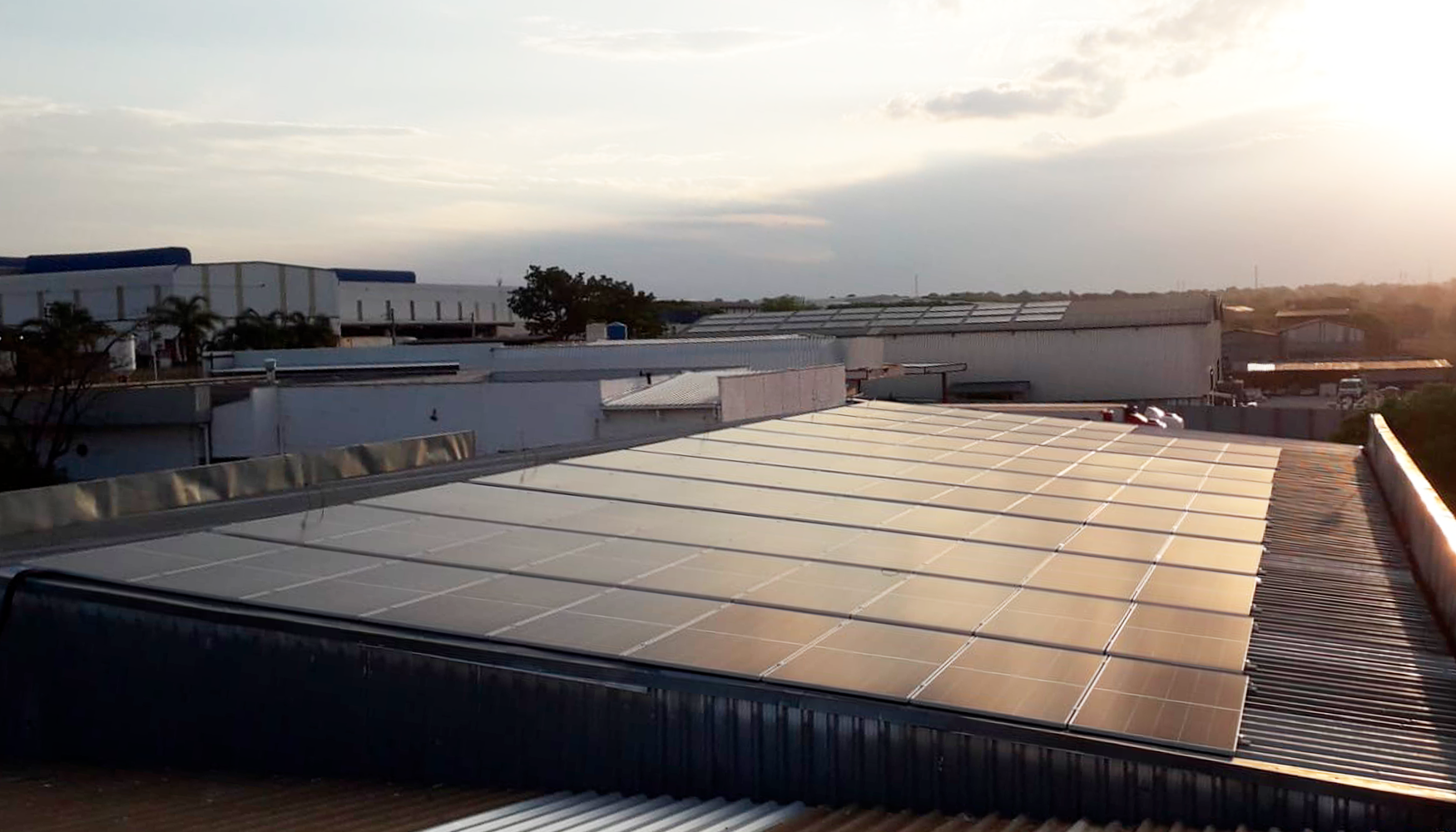 Você está visualizando atualmente Energia Solar Industrial. Sistema de 90 kWp, com 166 módulos instalados em Goiânia/GO