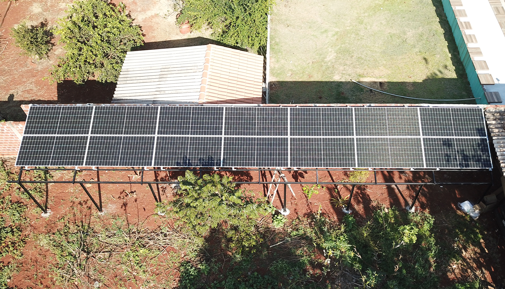 Você está visualizando atualmente Energia Solar Rural. Sistema de 7,49 kWp, com 14 módulos instalados em Ivatuba/PR