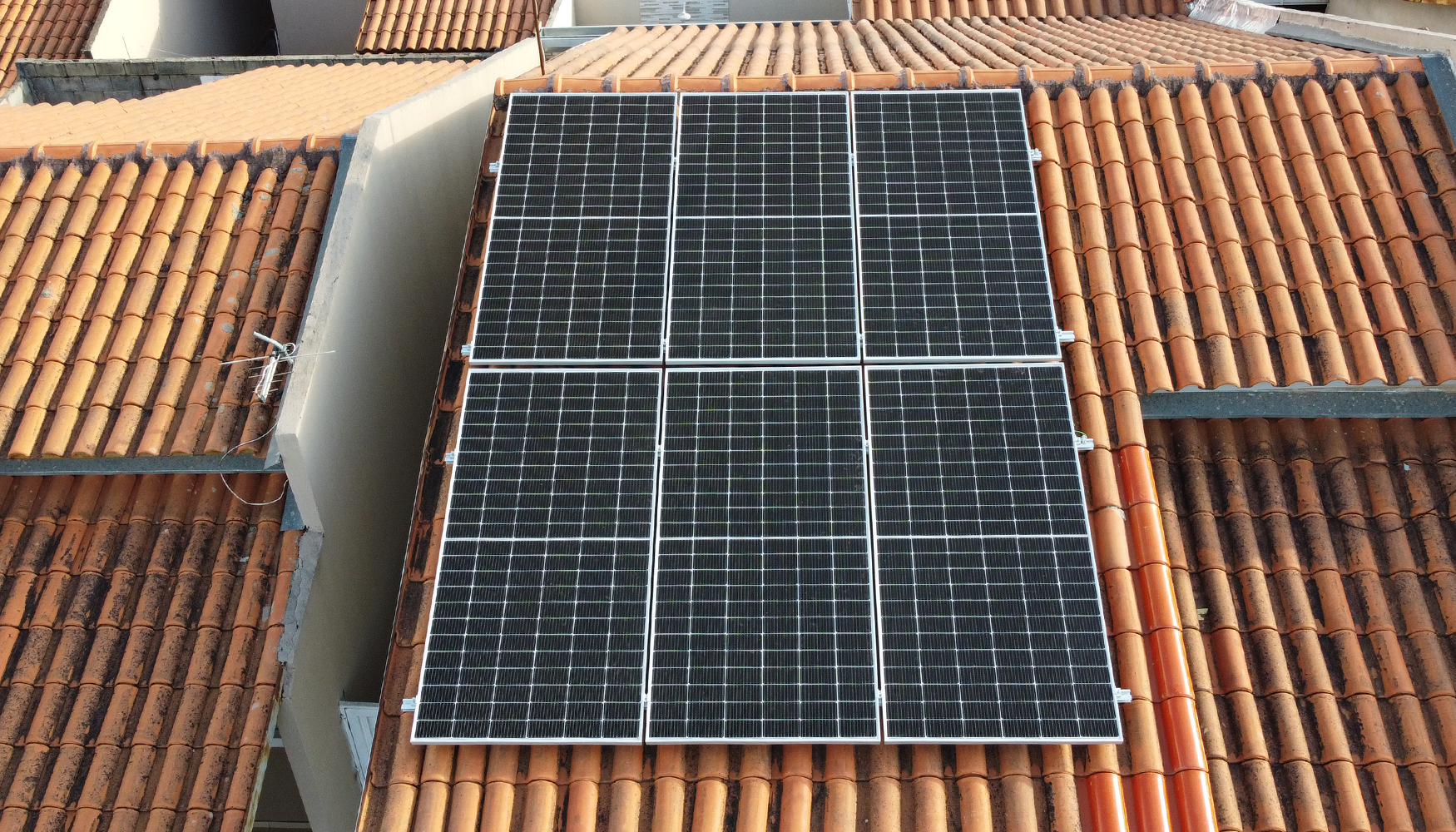 Você está visualizando atualmente Energia Solar Residencial. Sistema de 3,24 kWp, com 6 módulos instalados em Cidade Ocidental/GO