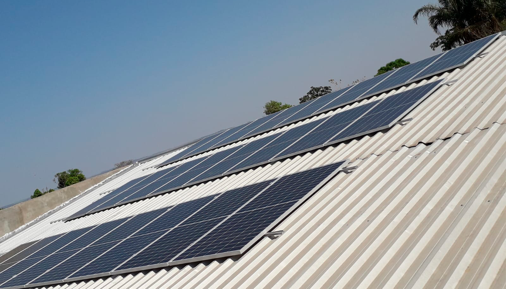 Você está visualizando atualmente Energia Solar Comercial. Sistema de 10,8 kWp, com 24 módulos instalados em Mineiros/Go